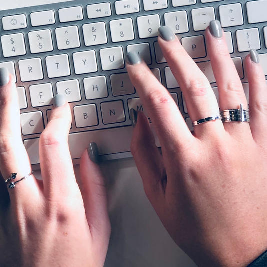 Deluxe Manicure